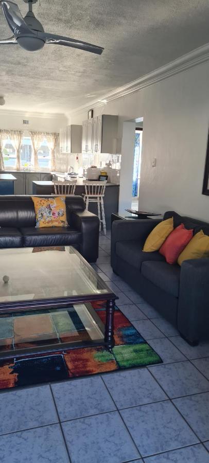 Ferienwohnung Aride 4 Awesome View Of Uvongo Main Swimming Beach From Communal Braai Area Margate Exterior foto