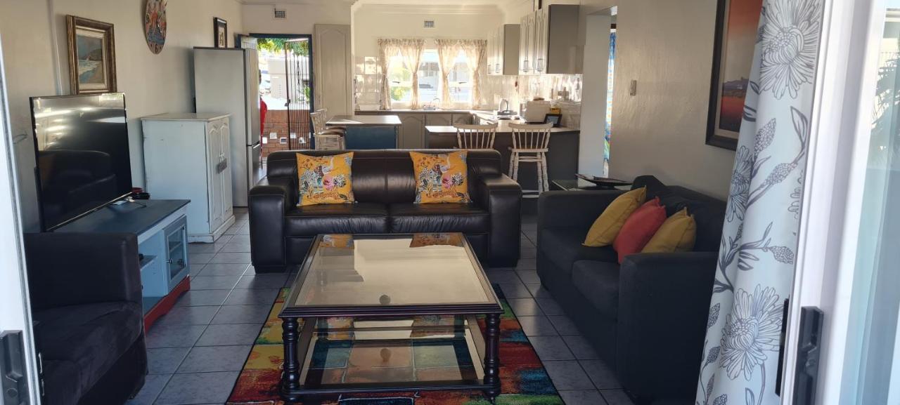 Ferienwohnung Aride 4 Awesome View Of Uvongo Main Swimming Beach From Communal Braai Area Margate Exterior foto