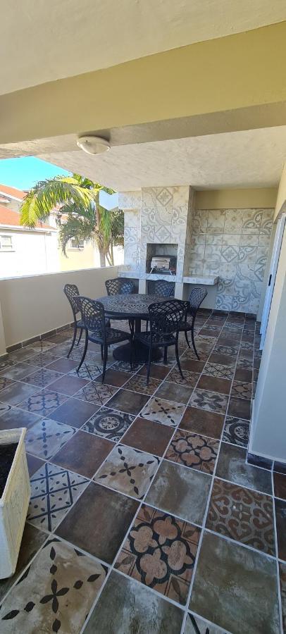 Ferienwohnung Aride 4 Awesome View Of Uvongo Main Swimming Beach From Communal Braai Area Margate Exterior foto